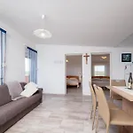 Appartement Awesome In With Wifi